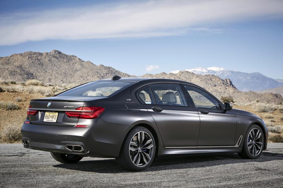  BMW M760i xDrive 2017 года  (NA) (фото 66 из 154)